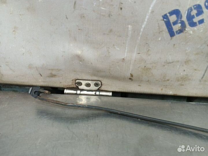 Поводок дворника передний правый Kia Spectra седан