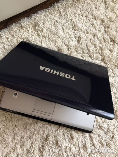 Ноутбук Toshiba A200, сломана крышка, включается