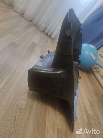 Воздуховод центральный Porsche/опора замка