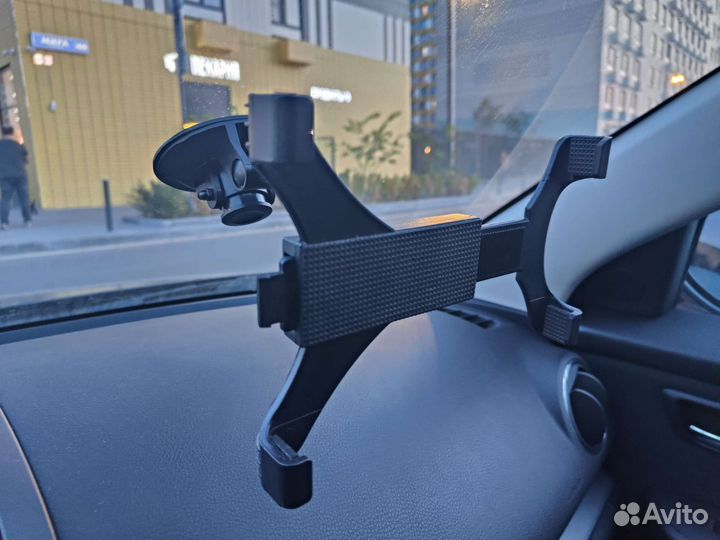 Автомобильный держатель для планшета