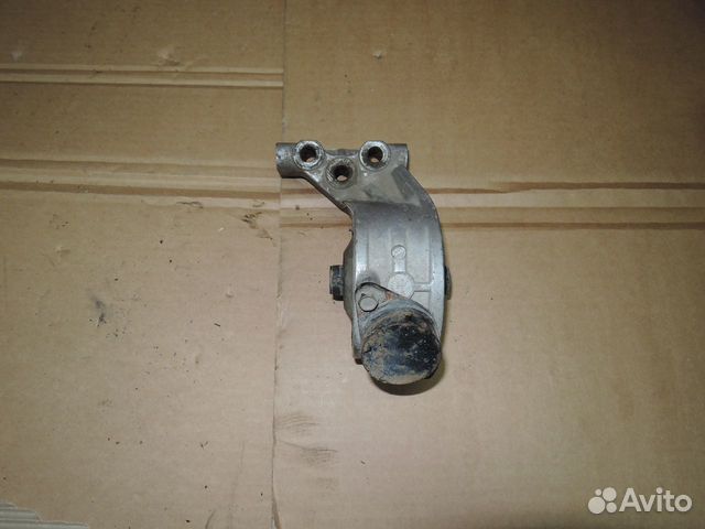 Подушка двигателя правая Mitsubishi Galant 97-03