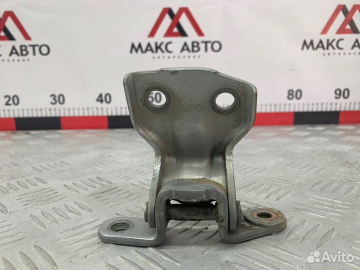 Б/У петля двери задний правый Mazda Demio 1 DW3W