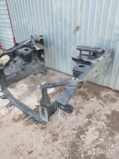 Передняя часть кузова Mitsubishi Outlander II (200