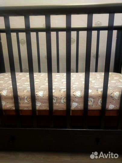 Детская кровать с маятником