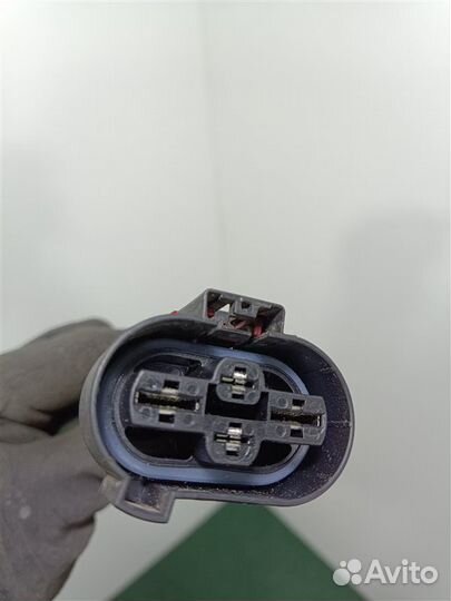 Разъем радиатора охлаждения Vw Passat B7 2011