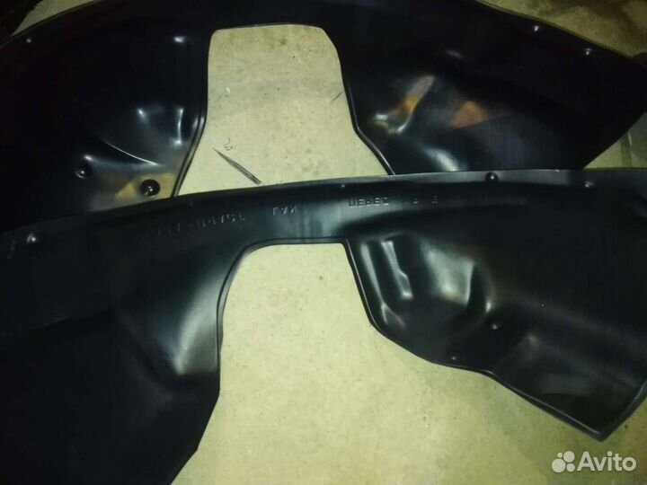 Подкрылки на ланцер 9 передние