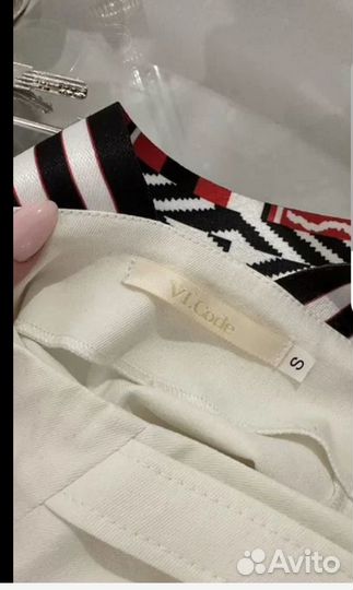 Топ/майка фирменная белая 42 (s)