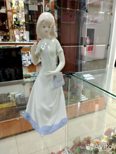 Статуэтка девочка