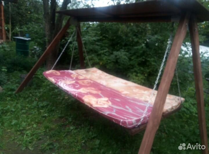 Садовые качели из дерева
