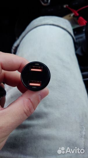 Автомобильная зарядка для телефона