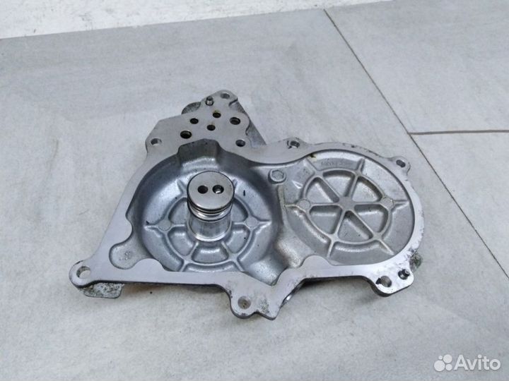 Крышка двигателя передняя