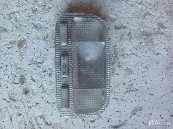 Центральный плафон салона Peugeot 408