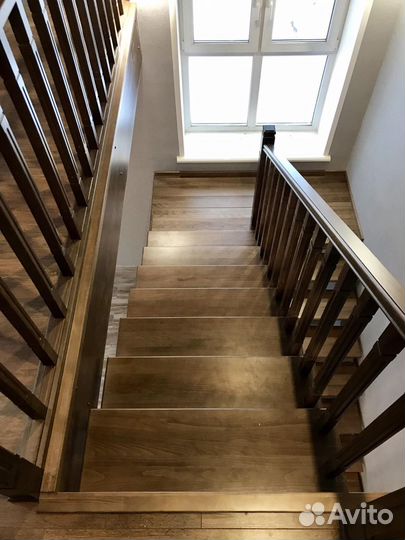 Лестница из дерева в дом