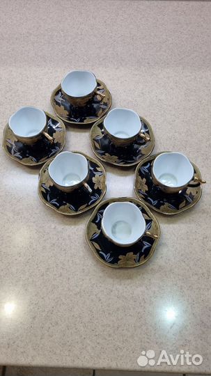Кофейные чашки с блюдцами