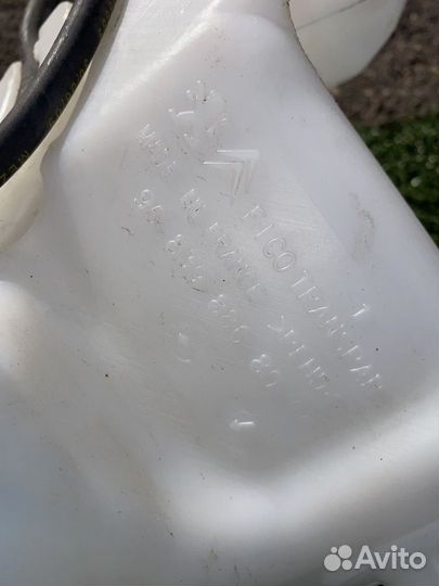 Бачок стеклоомывателя Peugeot 208 968398868000