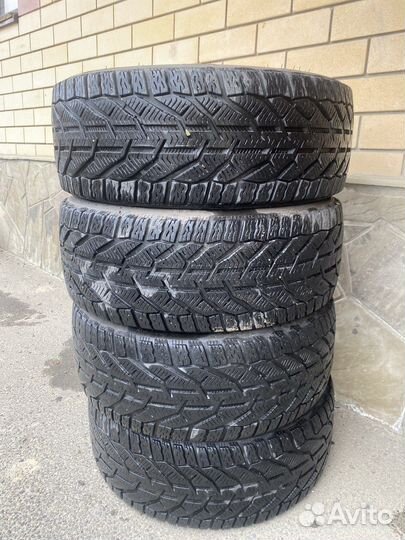 Tigar Winter 215/45 R17