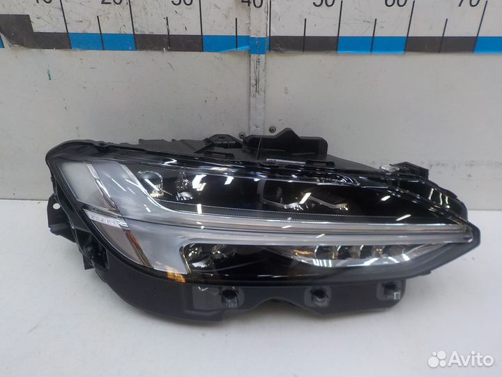 Фара правая Volvo S90