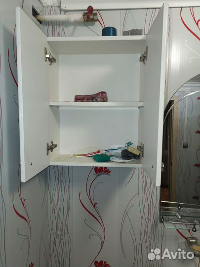 Шкафчик для ванной навесной