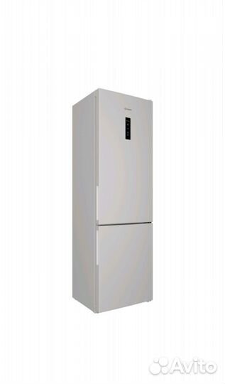 Новый с магазина холодильник indesit itr 5200 w