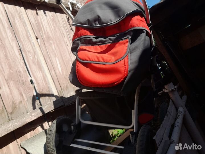 Прогулочная коляска