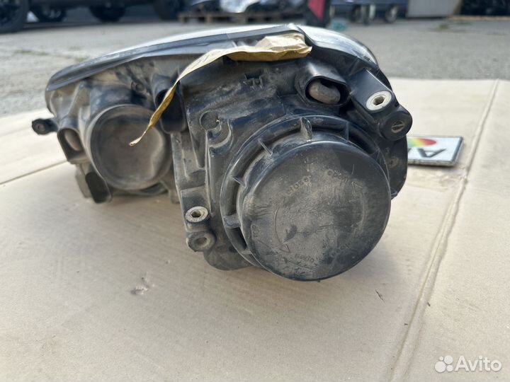 Фара левая Volkswagen Golf 5