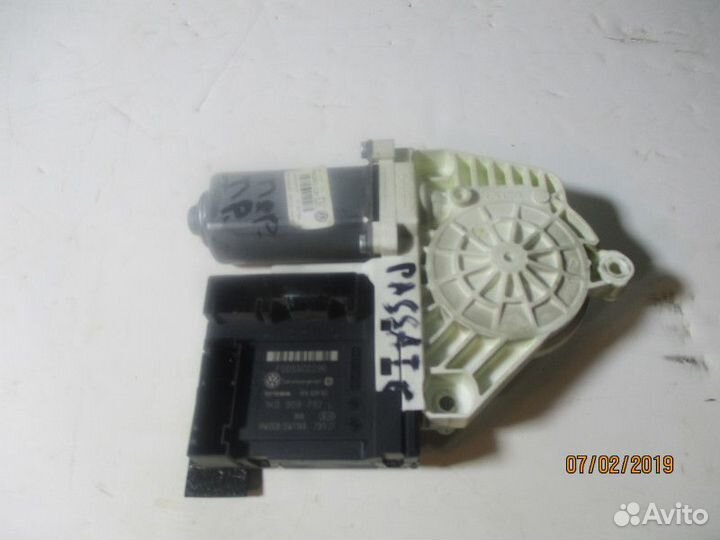 Моторчик стеклоподъемника Volkswagen Passat B6 3C2