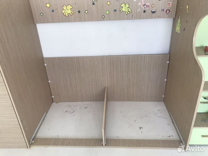 Двухярусная кровать с матрасами