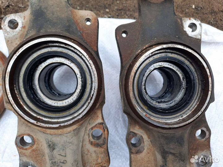 Ступица с поворотным кулаком