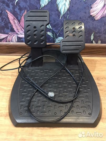 Игровой руль с педалями