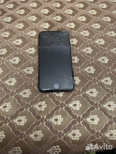 Телефон iPhone 7