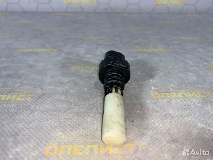 Датчик уровня стеклоомывателя Opel Vectra B