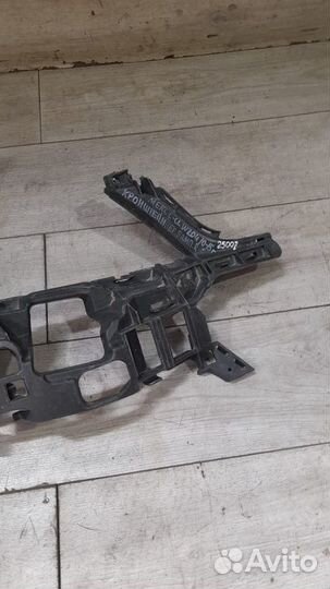 Кронштейн переднего бампера передний правый