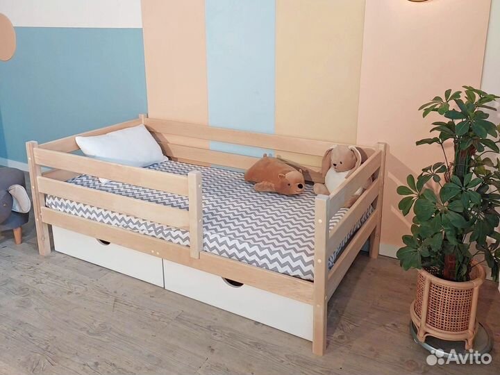 Детская кровать с бортиком