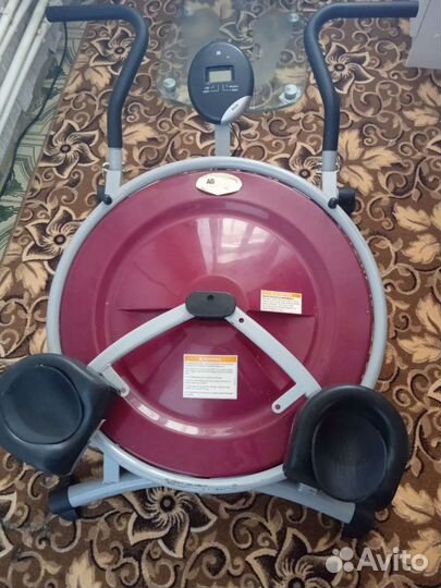 Тренажёр для бёдер и пресса