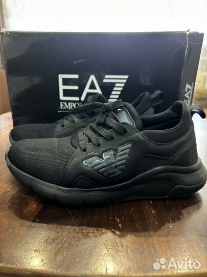 Кроссовки женские