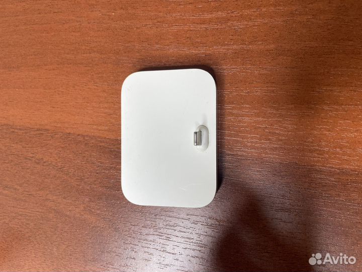 Зарядная станция Apple A Lightning Dock