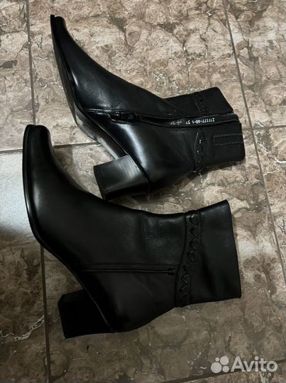 Женские ботинки