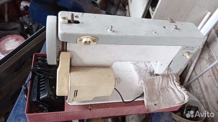 Швейная машинка чайка 134