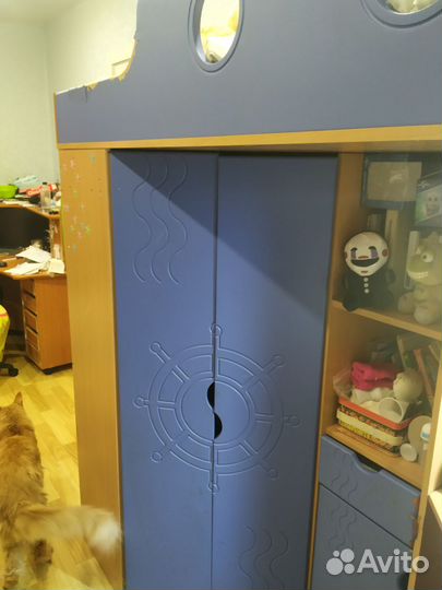 Кровать чердак со столом и шкафом бу