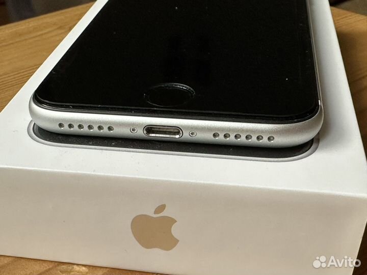 Телефон iPhone se 2020 128gb