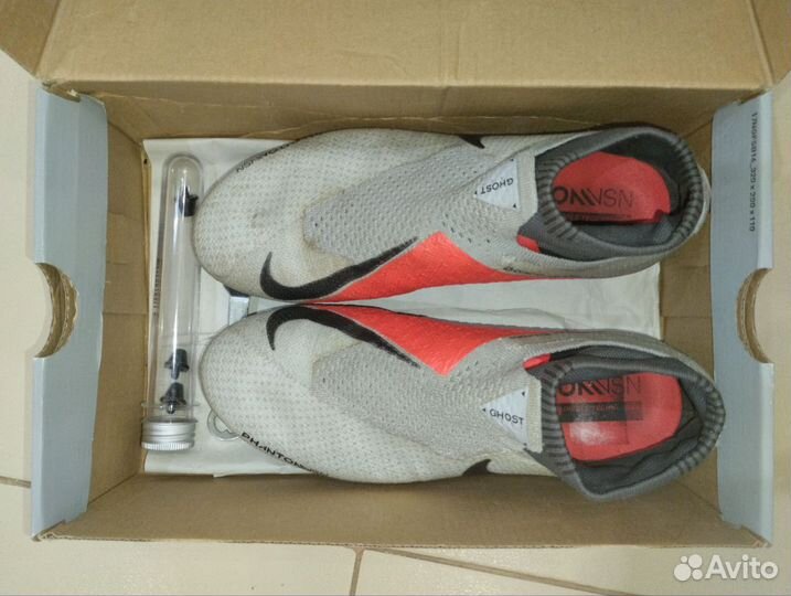 Футбольные бутсы Nike Phantom