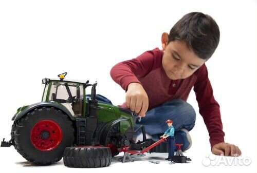 Трактор Bruder Fendt 1050 Vario с фигуркой 04041