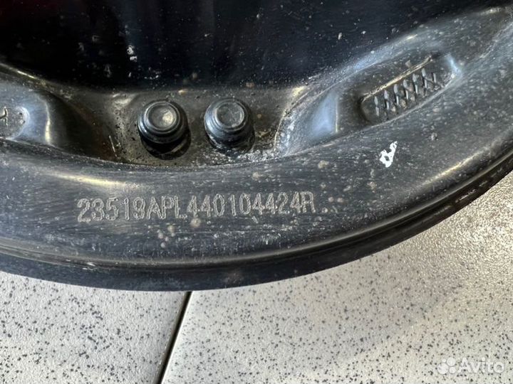 Щит опорный задний левый Renault Arkana пробег 46