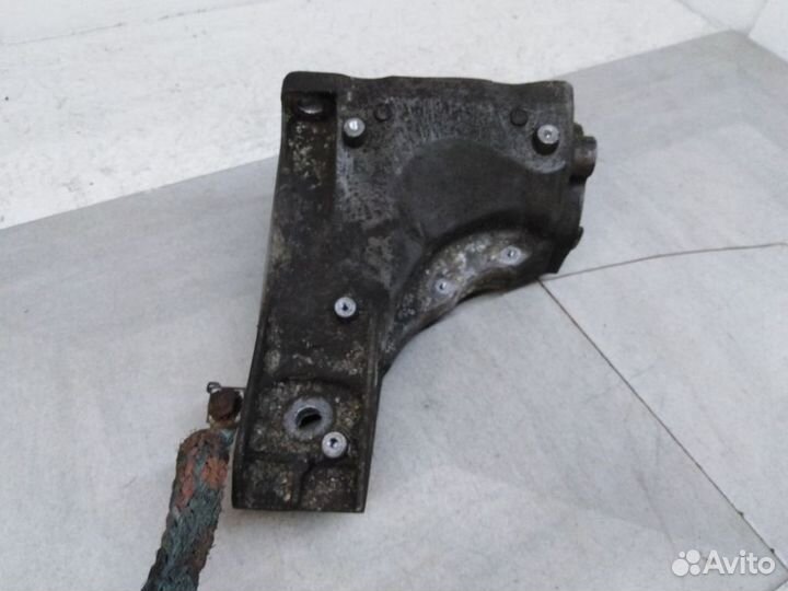 Кронштейн двигателя бмв