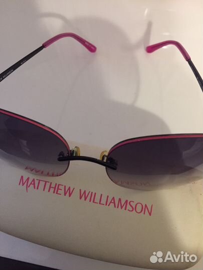 Очки женские солнцезащитные (новые)