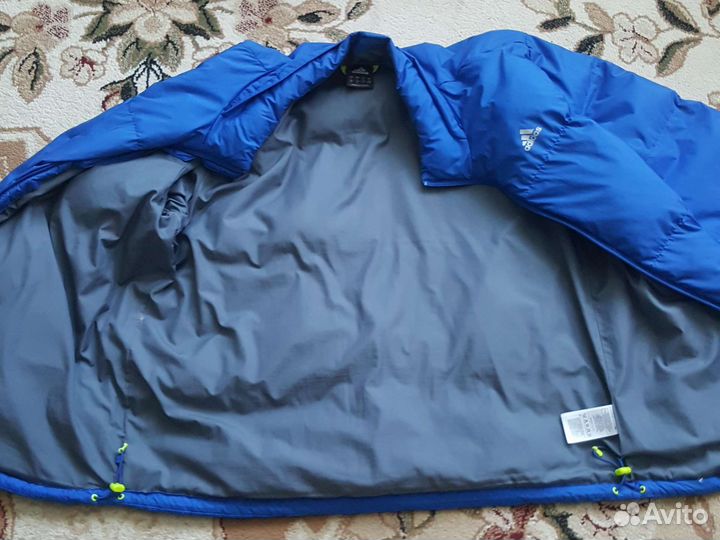 Городской пуховик. adidas