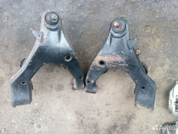 Рычаг перед нижний Toyota Land Cruiser 100