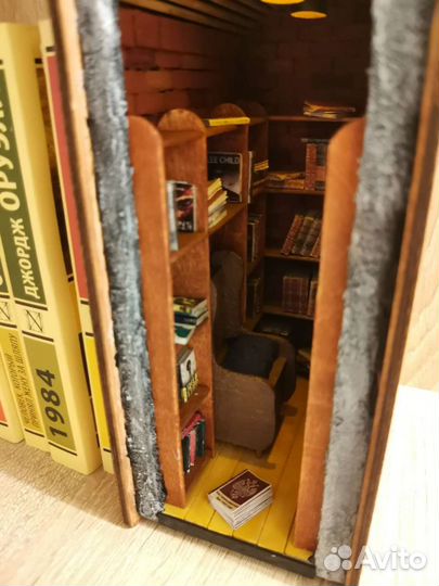 Вставка на полку (booknook)