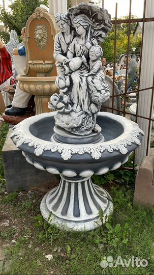 Фонтан Семья Царская чаша