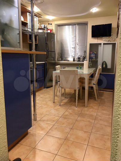 2-к. квартира, 58 м², 1/9 эт.